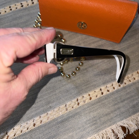 Tory Burch sunglass case: BONUS: Kate Spade sunglasses! - Picture 3 of 5